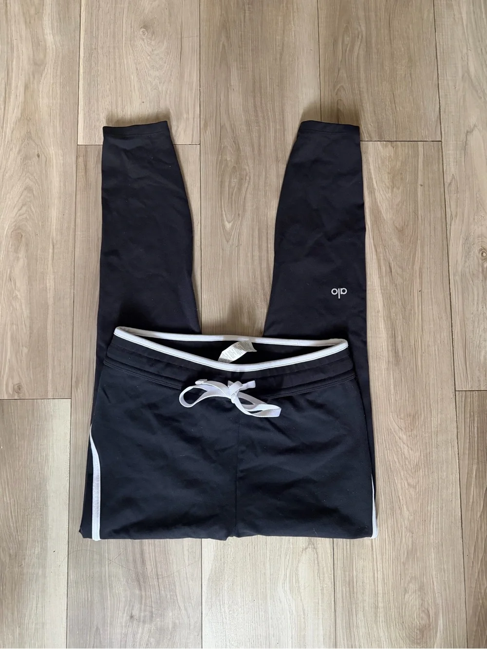 ALO Yoga Black Leggings with White Trim
